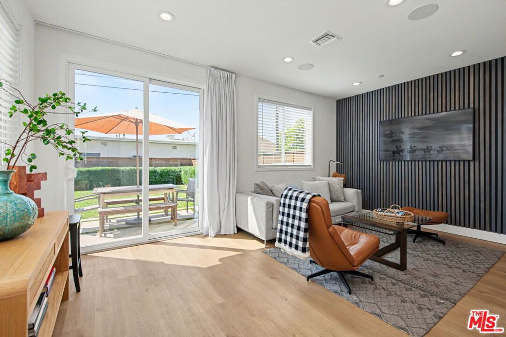 1207 N Commonwealth Avenue