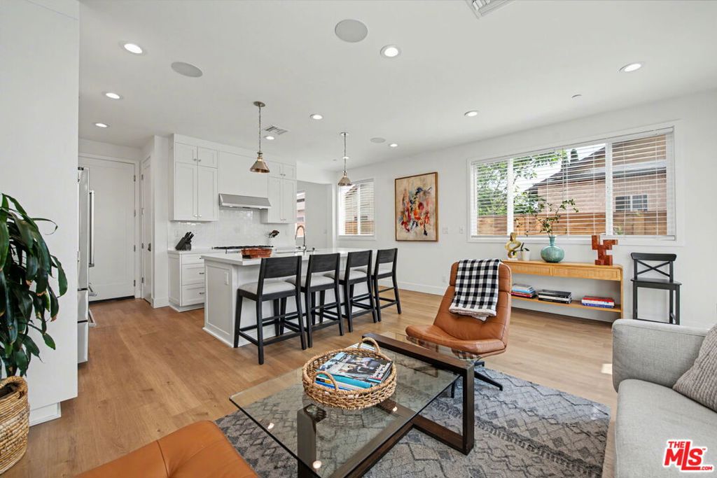 1207 N Commonwealth Avenue