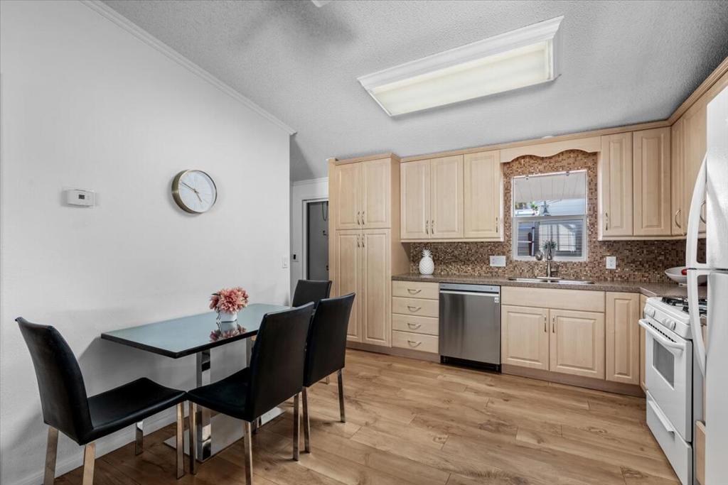 Ramon Mobile Park - Manufactured In Park