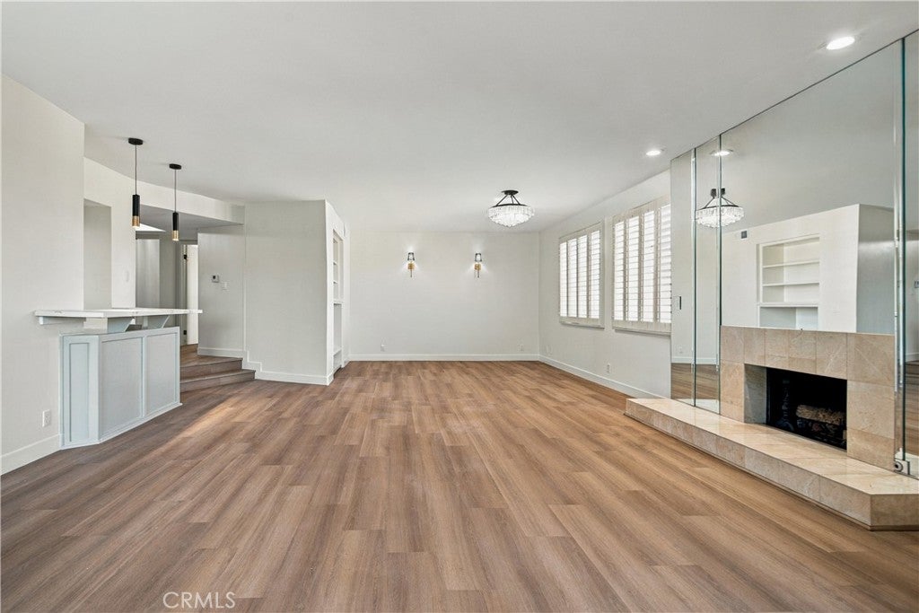 17140 Burbank 207