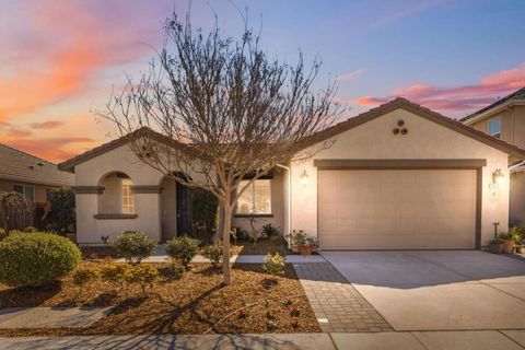 Photo of 931 Held Court, Hollister, CA 95023 (MLS # ML82036843)