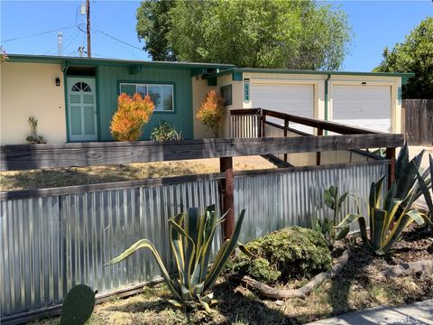 Photo of 533 Ferro Lane, Paso Robles, CA 93446 (MLS # PW25174067) Photo of 533 Ferro Lane, Paso Robles, CA 93446 (MLS # PW25174067)