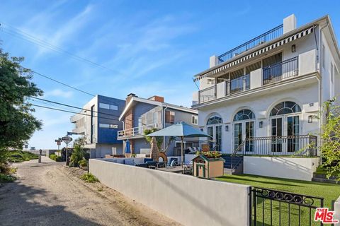 Photo of 17 Privateer Street, Marina Del Rey, CA 90292 (MLS # 25621629)