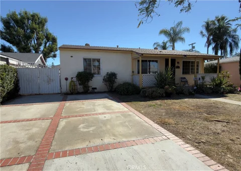 8360 Katherine Avenue, Panorama City, CA 91402 - MLS#: SR26215757