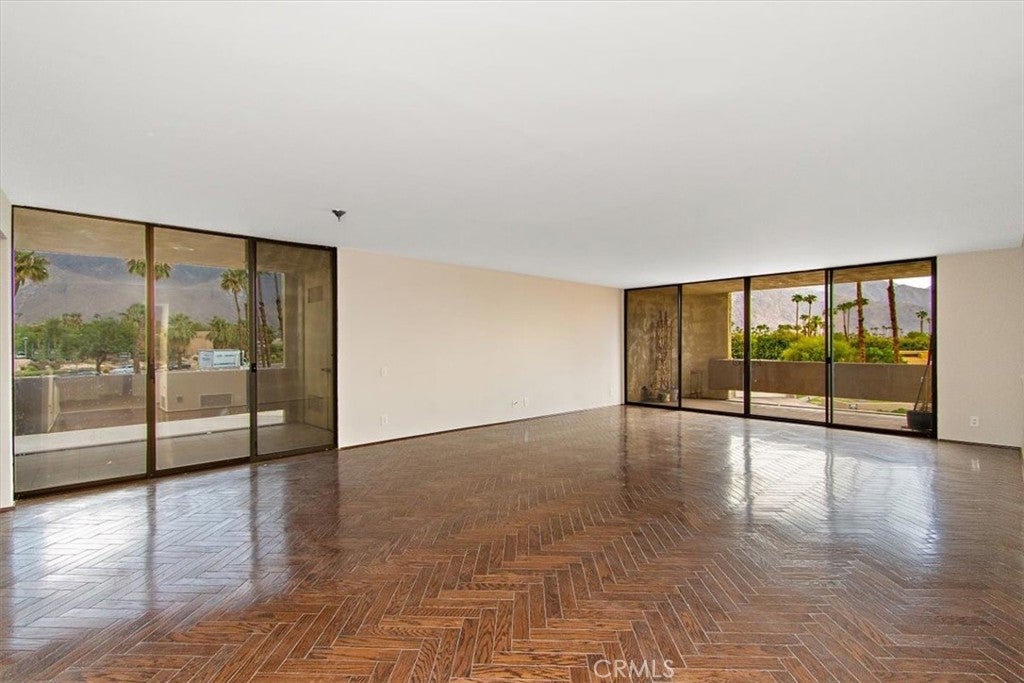 1660 S La Reina Way 2D