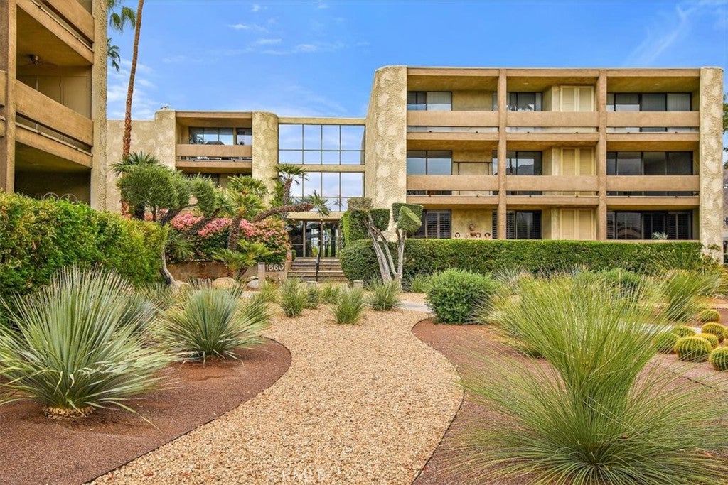 1660 S La Reina Way 2D