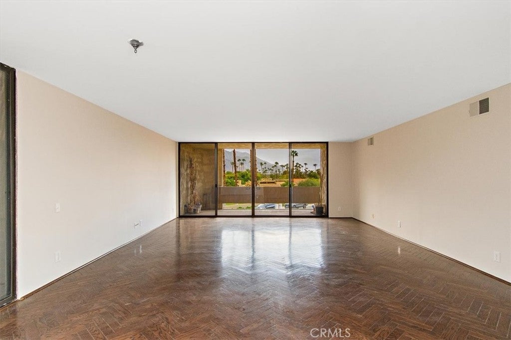 1660 S La Reina Way 2D