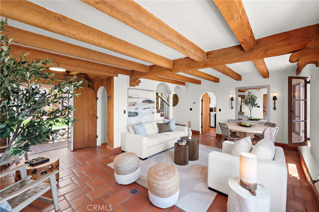 606 Avenida Victoria