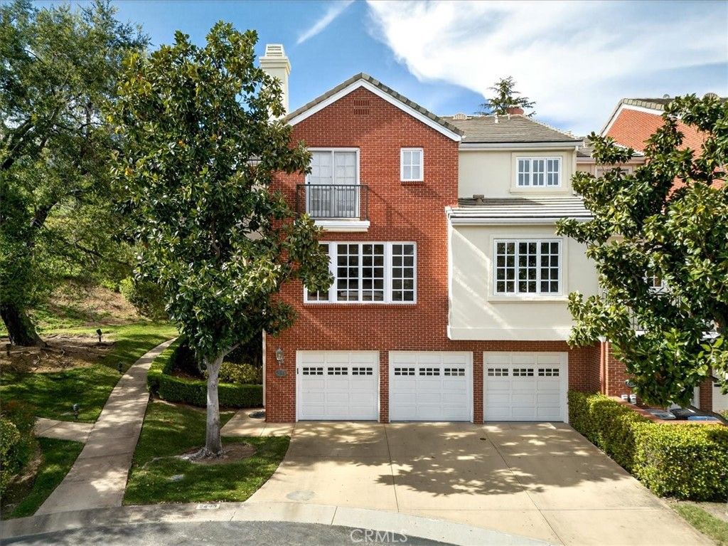 Photo of 2443 Swanfield Court, Thousand Oaks, CA 91361 (MLS # SR26056560)