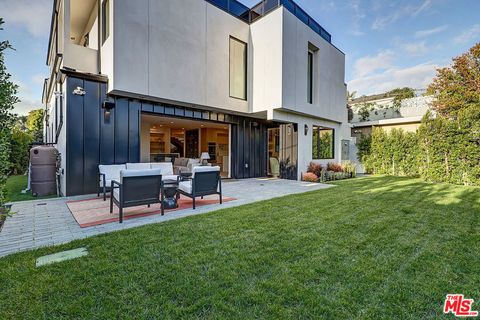 Tiny photo for 846 Dickson Street, Marina Del Rey, CA 90292 (MLS # 26642979)