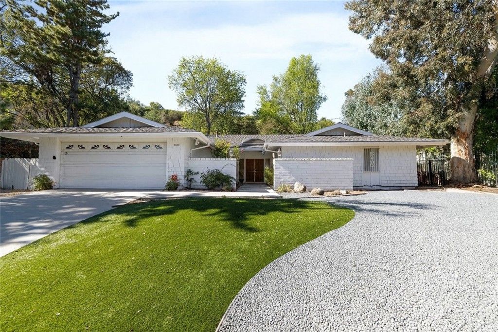 Photo of 4035 Ellenita, Tarzana, CA 91356 (MLS # GD25250713)
