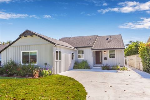 Photo of 5822 Saloma Ave, Sherman Oaks, CA 91411 (MLS # SR26081793)