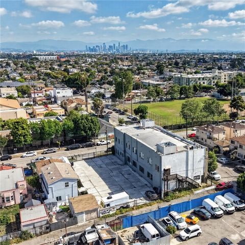 Photo of 7101 Menlo AVE, Los Angeles, CA 90044 (MLS # CV26086094)