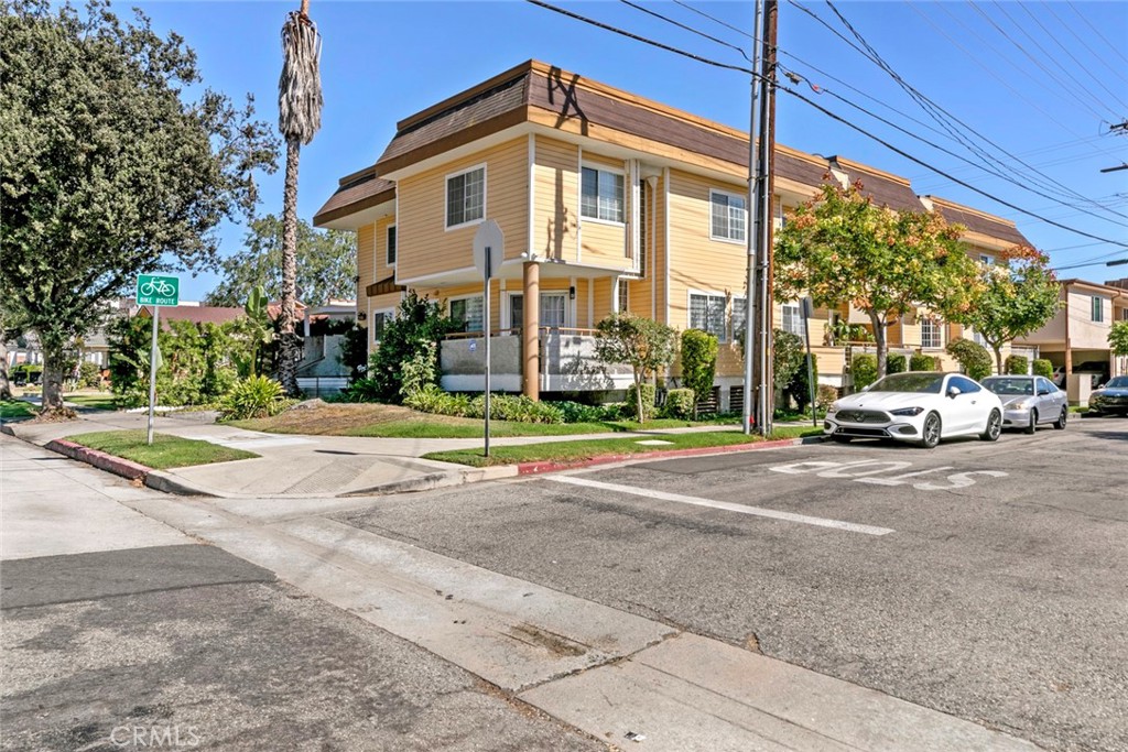 A rare and spacious 2 Level Condominium located in Glendale awaits for you. Walk into your entrance to Open concept Dining , kitchen and living room. with a small private balcony , abundance of natural light makes the space feel very warm and inviting. Laminate wood & tile floor. Recess lighting , Central heating & A/C system. laundry room . All bathrooms w/ granite countertop. The tastefully updated kitchen offers granite counter tops, plenty of cabinet space walk through the staircase to second floor to the 3 spacious Bedrooms and bathrooms. 2 car assigned parking space with one of them equipped with Car Charger. Only 4 units in community. Enjoy its convenience nearby shopping, eateries, & freeway access.