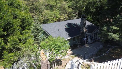 Photo of 1076 Calanda Dr, Crestline, CA 92325 (MLS # CV26087991)