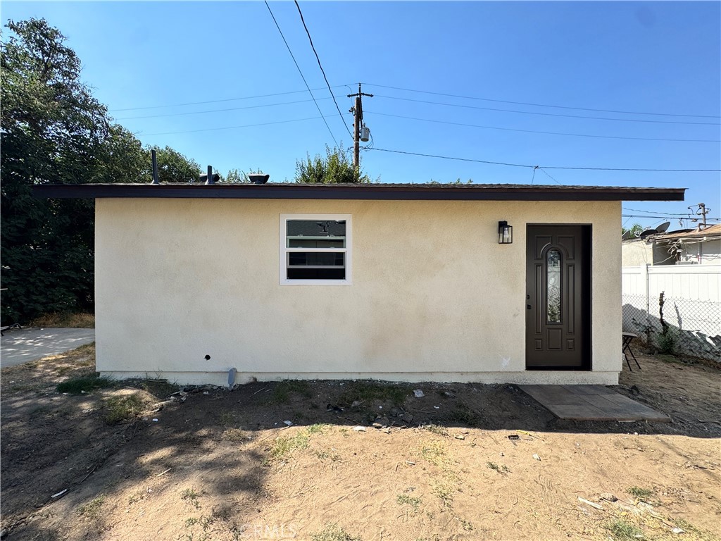 Welcome to the ADU of 615 W 27th St, San Bernardino, Ca! This BRAND NEW ADU contains two spacious bedrooms and one full bathroom. Everything has been completely built from the ground up. New Kitchen, Countertops, Bathroom, AC Unit, Etc. --You name it! The lot alone can fit up to 5 vehicles if needed. Conveniently situated near the freeway and numerous shopping centers. Arrange your appointment today to view this home before it's too late!