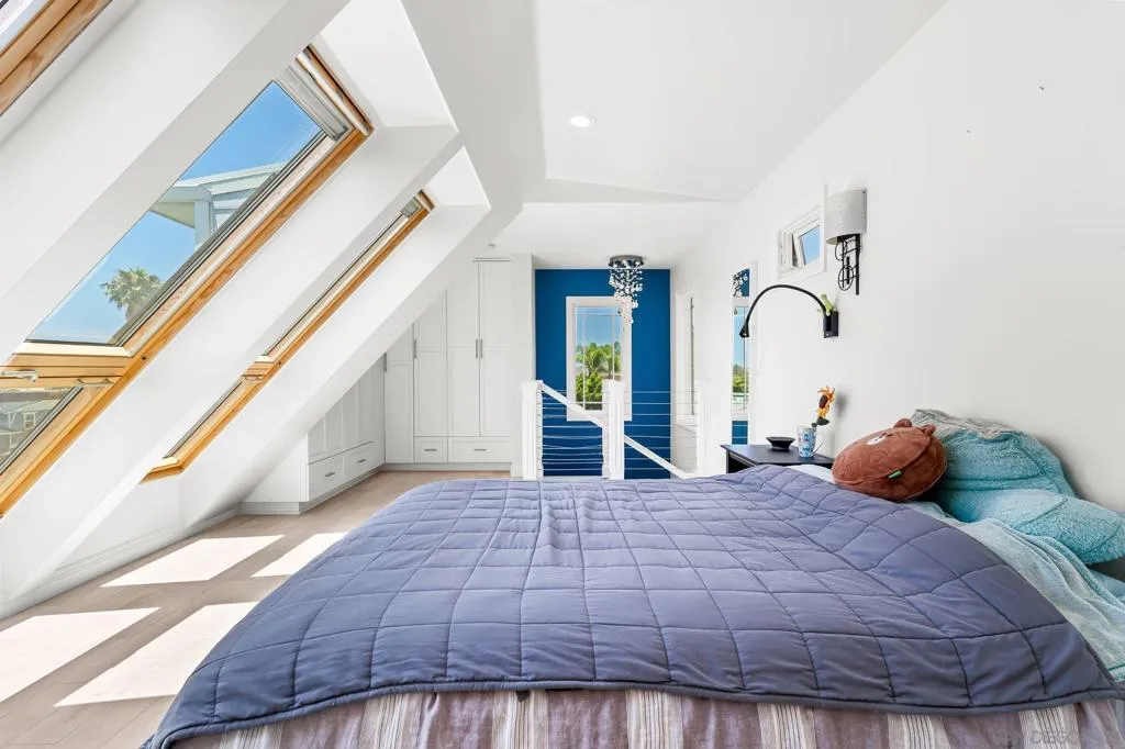 La Jolla, California 92037, United States, 4 Bedrooms Bedrooms, ,3 BathroomsBathrooms,Residential,Active,175673