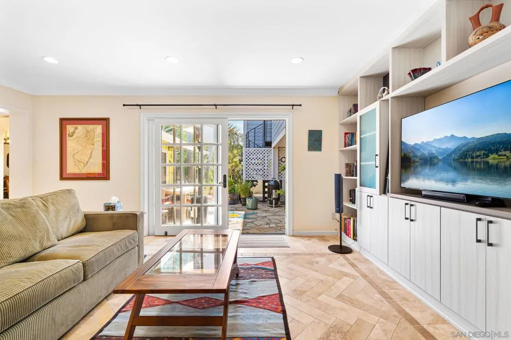 La Jolla, California 92037, United States, 4 Bedrooms Bedrooms, ,3 BathroomsBathrooms,Residential,Active,175673