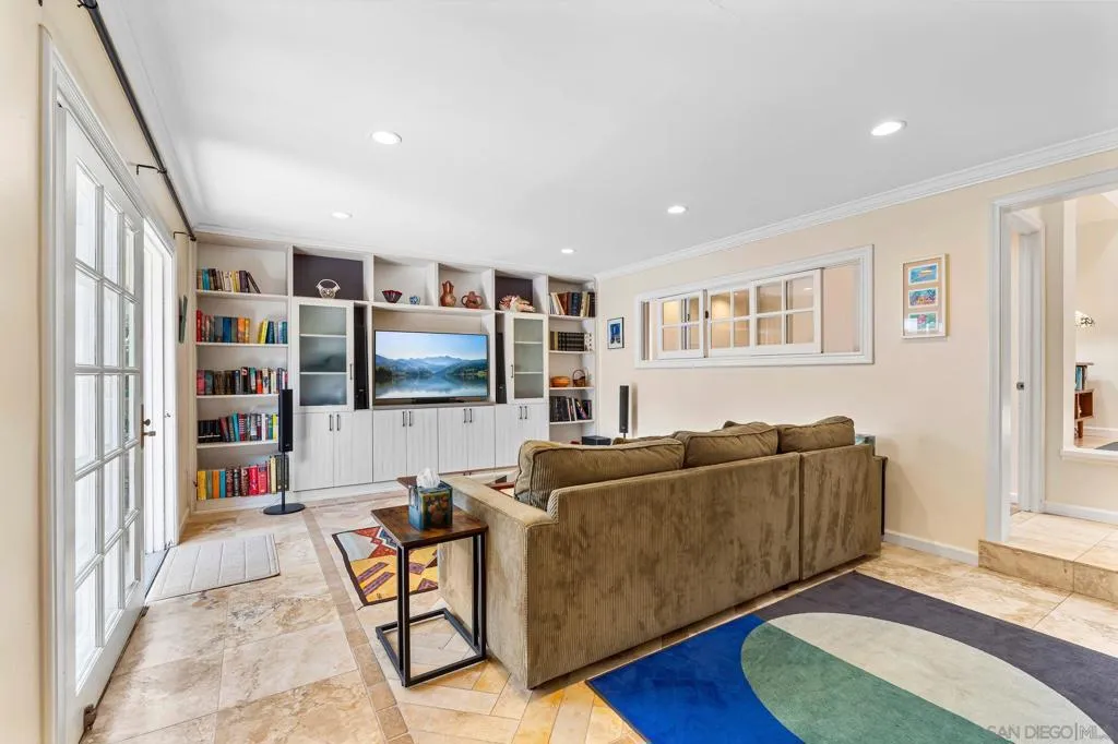 La Jolla, California 92037, United States, 4 Bedrooms Bedrooms, ,3 BathroomsBathrooms,Residential,Active,175673