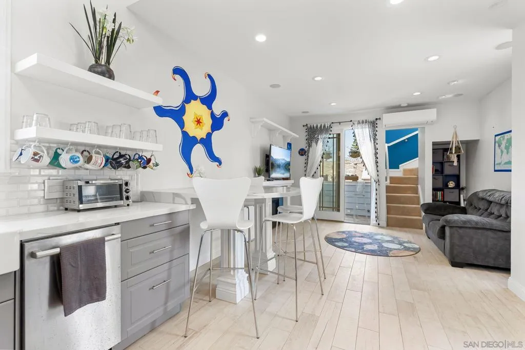 La Jolla, California 92037, United States, 4 Bedrooms Bedrooms, ,3 BathroomsBathrooms,Residential,Active,175673