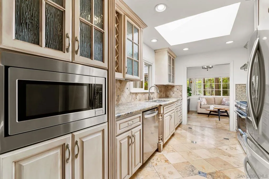 La Jolla, California 92037, United States, 4 Bedrooms Bedrooms, ,3 BathroomsBathrooms,Residential,Active,175673