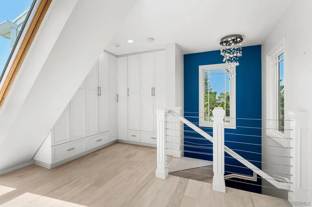 La Jolla, California 92037, United States, 4 Bedrooms Bedrooms, ,3 BathroomsBathrooms,Residential,Active,175673