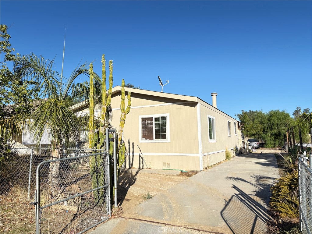 25148 Avenida Valencia