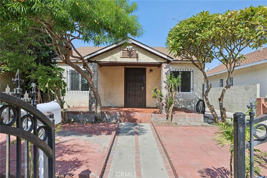 Awesome single story home in a highly desired area of Los Angeles that can easily accommodate 2 families. Property features 4 bedrooms, 2 full baths, open floor plan, spacious kitchen, bedrooms and bathrooms. Detached 1 car garage with an extra long driveway for plenty of parking. 

The large front yard is completely gated and private and backyard yard has plenty of room with shed and fruit trees. 

This is the opportunity you have been waiting for to make this beauty your dream home. Location is prime and close to all including kindergarten, elementary, middle and high schools, LAX, USC, Downtown L.A., Sofi stadium, shopping, restaurants and freeways. 

This one is definitely a must see and will not last!!