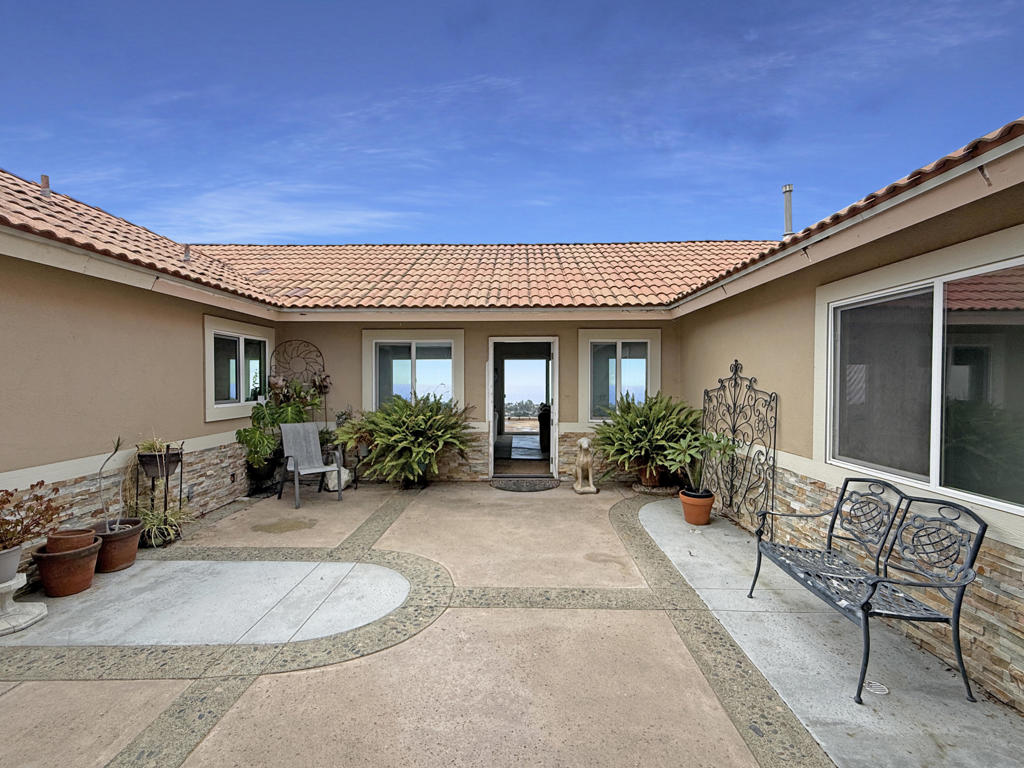 4103 Calle Bienvenido