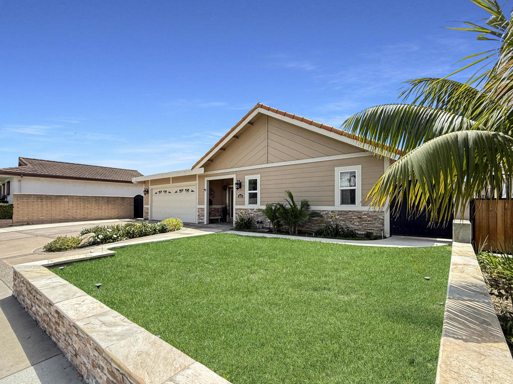 4103 Calle Bienvenido