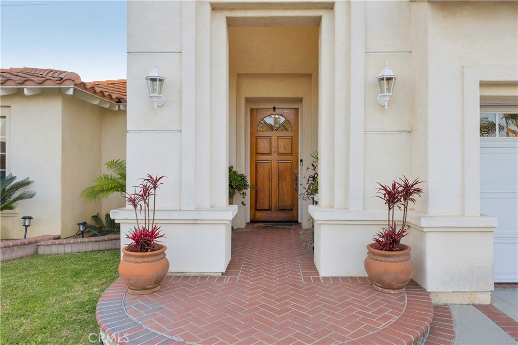 9112 Playa Drive