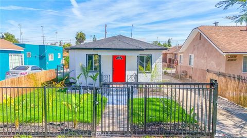 Photo of 8932 Orchard Ave, Los Angeles, CA 90044 (MLS # DW26046539)