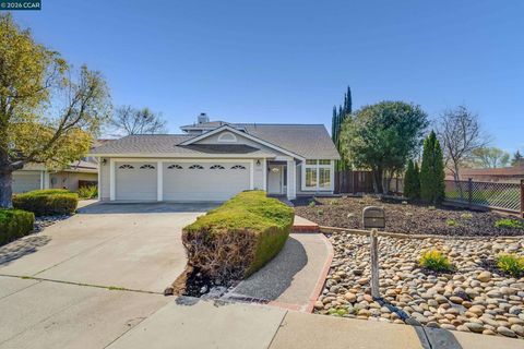 Photo of 4750 4750 Sterling Hill Dr Dr, Antioch, CA 94531 (MLS # 41125848)