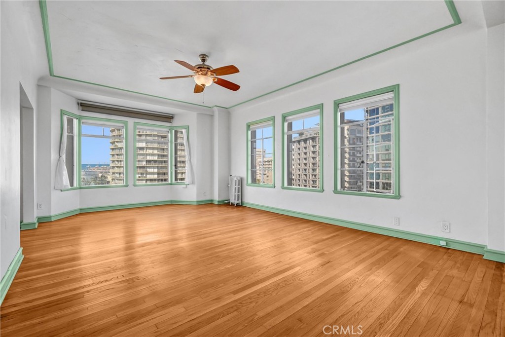 800 E Ocean Boulevard 902