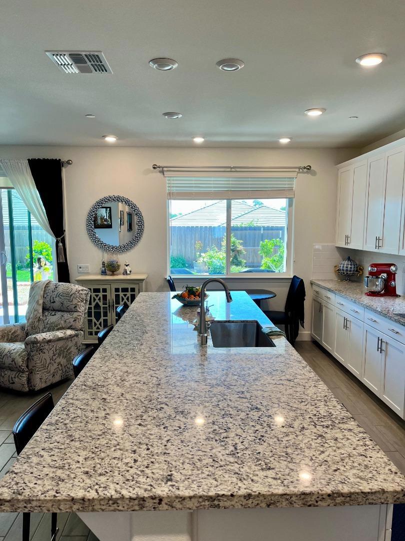 4861 Peace Lily Lane