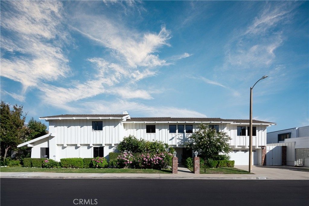 Photo of 3924 Fairbreeze Circle, Westlake Village, CA 91361 (MLS # SR25136702)