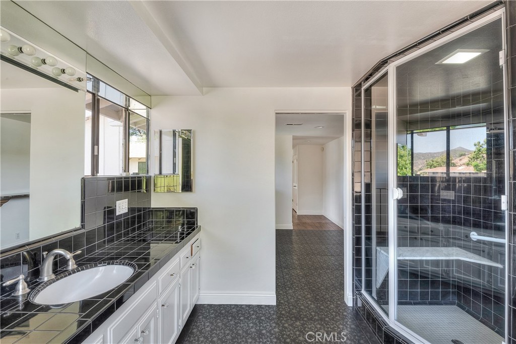 Westlake Island (711) - Residential