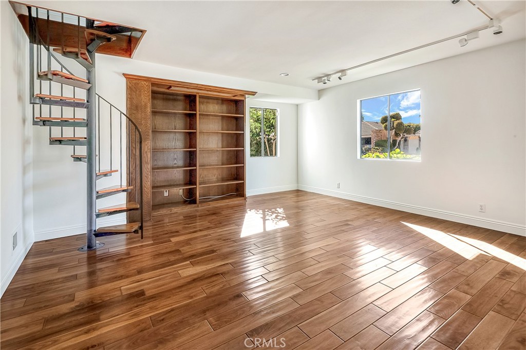 Westlake Island (711) - Residential