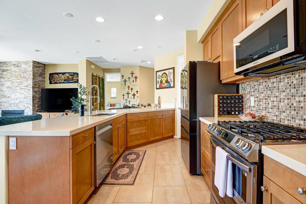 1402 Guzman Lane