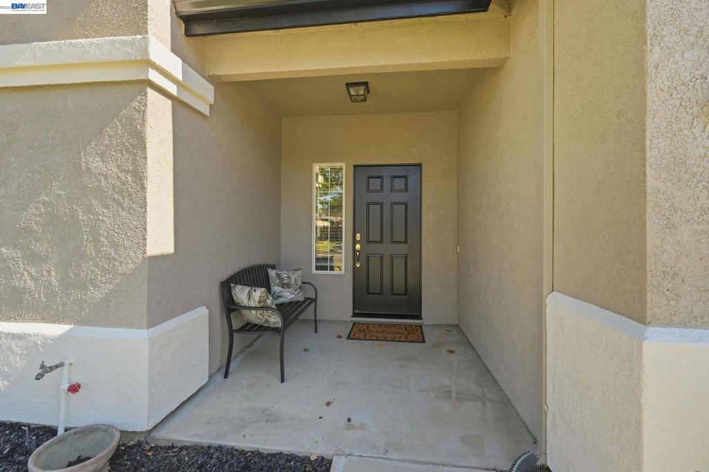 1532 Sophie Ln