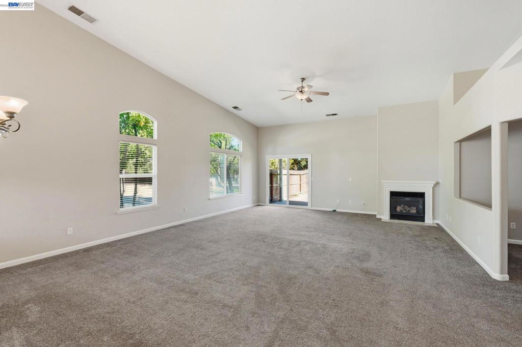 1532 Sophie Ln