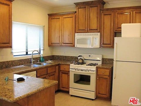Photo of 1702 BROCKTON Avenue #2, Los Angeles, CA 90025 (MLS # 25604591) Photo of 1702 BROCKTON Avenue #2, Los Angeles, CA 90025 (MLS # 25604591)