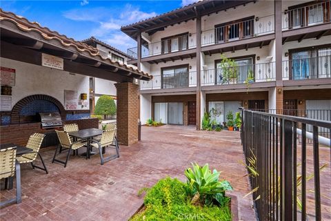 Photo of 17200 NEWHOPE St #31, Fountain Valley, CA 92708 (MLS # OC25265069)