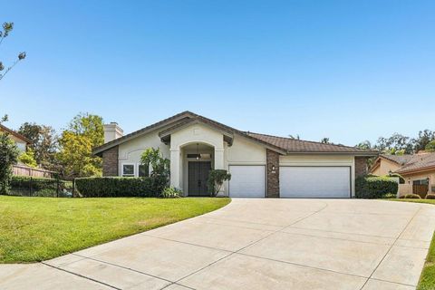 Photo of 1747 Crescent Knolls Gln, Escondido, CA 92029 (MLS # NDP2603102)