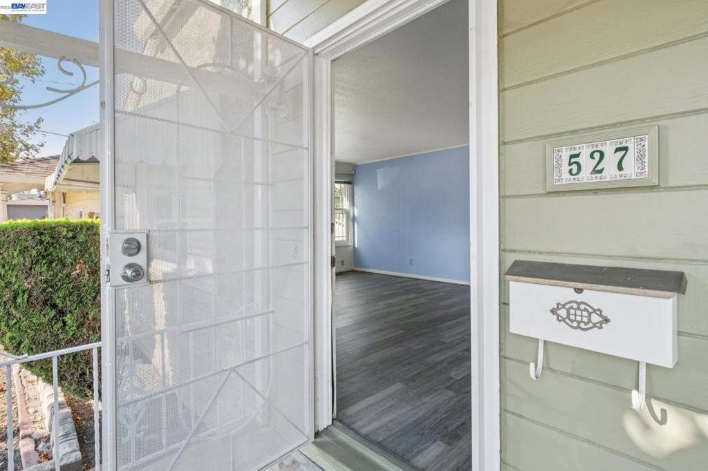 527 Capistrano
