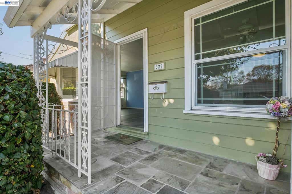 527 Capistrano