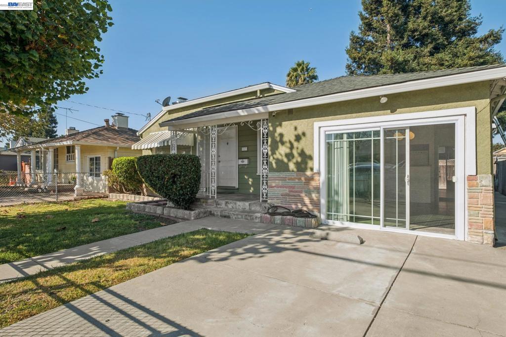 527 Capistrano