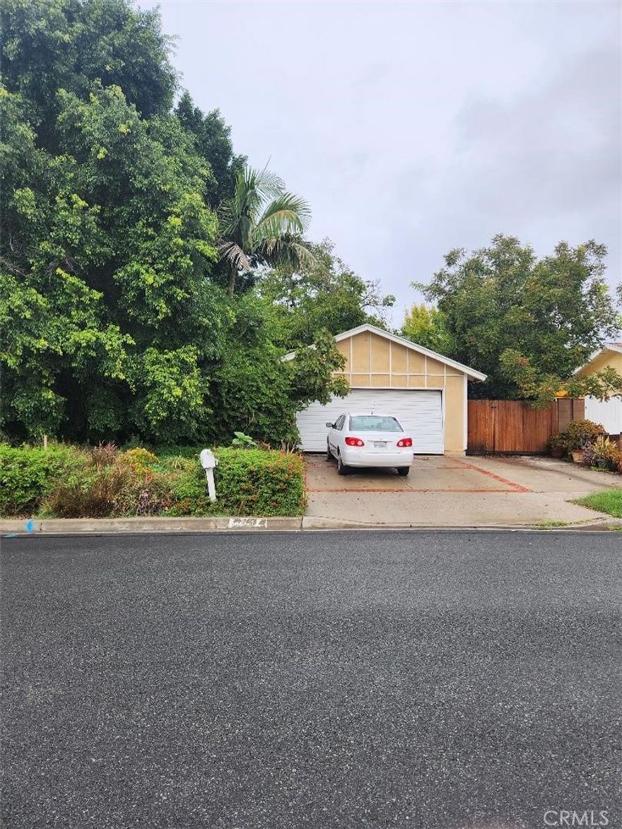 Nice house located in the safety are of Simi Valley,  with 3 bedrooms and 2 bathrooms .
We need TLC, and If you put some heart  you deserve a nicest house in a very beautiful neighborhood.
Could be your retreat home with a nice meditation back yard with   palms,  fruit trees and a lot of vegetation, even the entrance looks like a
 tunnel to the sanctuary, you have to see it to believed. 
has a two car garage and plenty space on the back yard ,even for an addition.
the roof and a/c has in very good condition , has a hardwood floors in the dining and living rooms, and ceramic floors in the kitchen 
with good cabinets .
the property has a huge potential with the right owner .
home is in a trust but no need court approval.
house is sold as-is, Buyer is advised to independently verify the accuracy of all info thru personal inspection and with appropriate professionals.