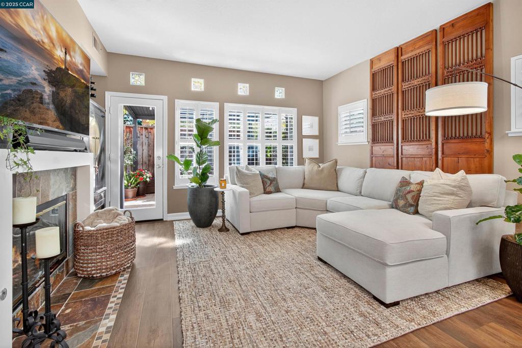 CANYON LAKES - Residential