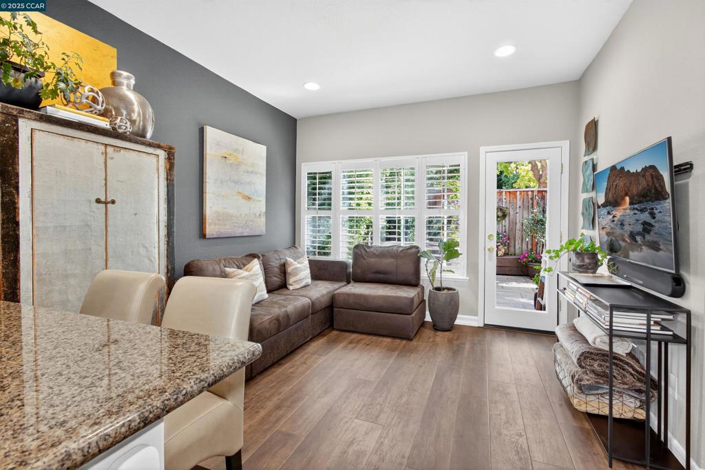 CANYON LAKES - Residential